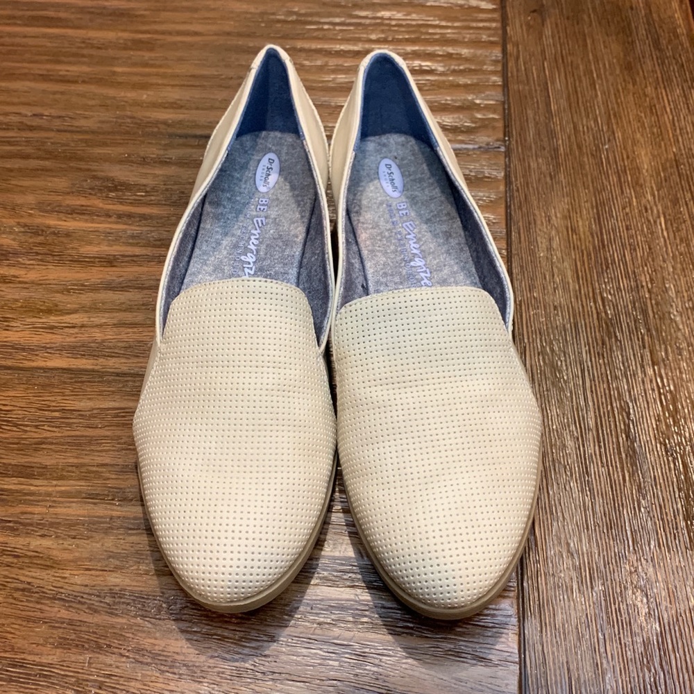 Women’s Dr. Scholl’s beige loafers size 9